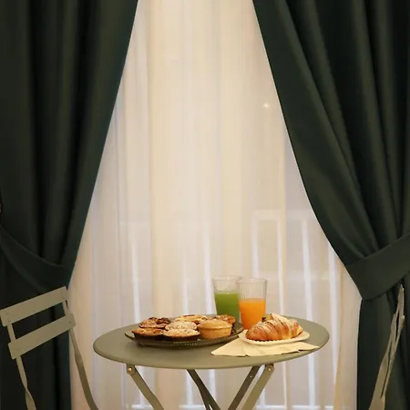 Alojamento de Acomodação e Pequeno-almoço Le Chiavi Di Parthenope 3*